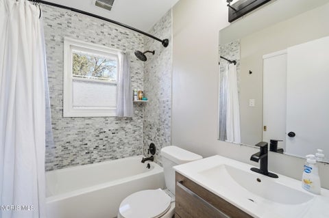Tiny photo for 1037 Rosedale Street, Maumee, OH 43537 (MLS # 10014311)