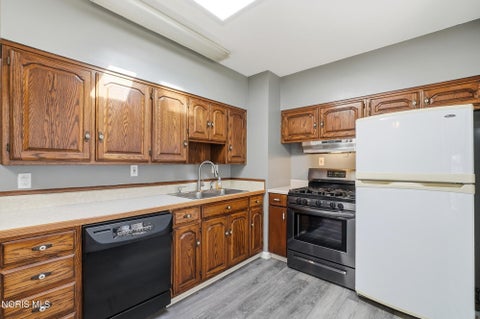 Tiny photo for 1037 Rosedale Street, Maumee, OH 43537 (MLS # 10014311)