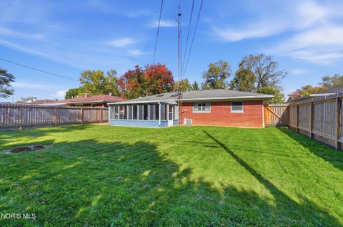 Tiny photo for 1037 Rosedale Street, Maumee, OH 43537 (MLS # 10014311)