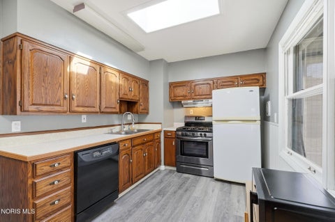 Tiny photo for 1037 Rosedale Street, Maumee, OH 43537 (MLS # 10014311)