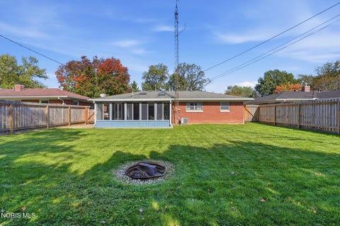Tiny photo for 1037 Rosedale Street, Maumee, OH 43537 (MLS # 10014311)
