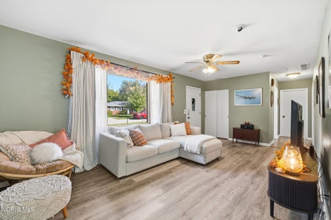 Tiny photo for 1037 Rosedale Street, Maumee, OH 43537 (MLS # 10014311)