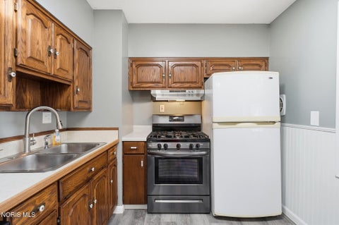 Tiny photo for 1037 Rosedale Street, Maumee, OH 43537 (MLS # 10014311)