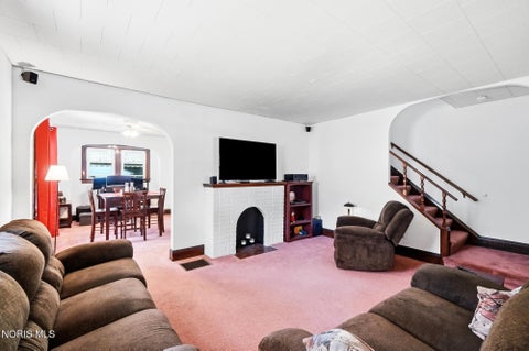 Tiny photo for 1931 Mansfield Road, Toledo, OH 43613 (MLS # 10012557)