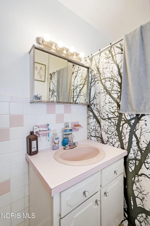 Tiny photo for 1931 Mansfield Road, Toledo, OH 43613 (MLS # 10012557)