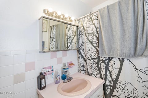 Tiny photo for 1931 Mansfield Road, Toledo, OH 43613 (MLS # 10012557)