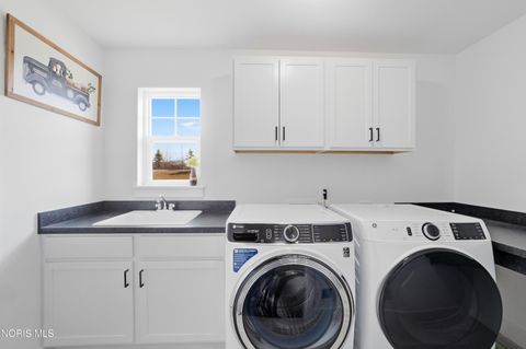 Tiny photo for 136 Barton Creek Drive, Perrysburg, OH 43551 (MLS # 10004590)