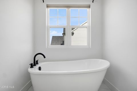 Tiny photo for 136 Barton Creek Drive, Perrysburg, OH 43551 (MLS # 10004590)