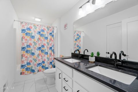 Tiny photo for 136 Barton Creek Drive, Perrysburg, OH 43551 (MLS # 10004590)