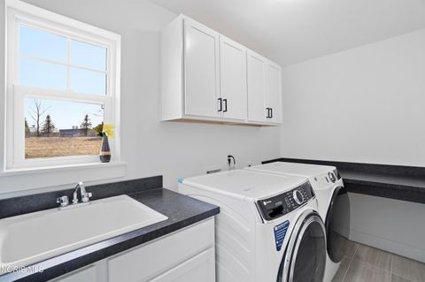 Tiny photo for 136 Barton Creek Drive, Perrysburg, OH 43551 (MLS # 10004590)