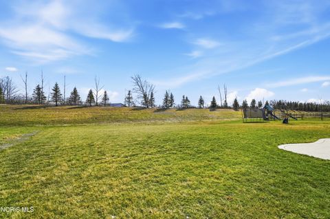 Tiny photo for 136 Barton Creek Drive, Perrysburg, OH 43551 (MLS # 10004590)