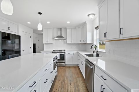 Tiny photo for 136 Barton Creek Drive, Perrysburg, OH 43551 (MLS # 10004590)