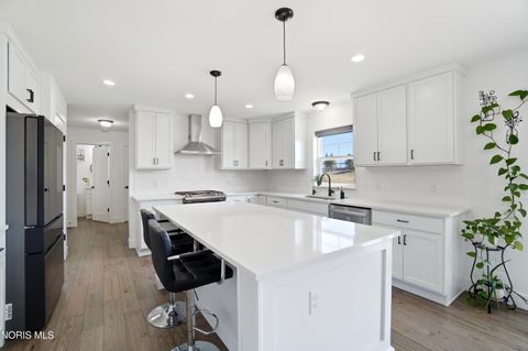 Tiny photo for 136 Barton Creek Drive, Perrysburg, OH 43551 (MLS # 10004590)