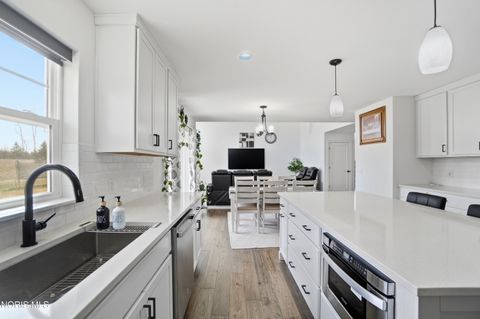 Tiny photo for 136 Barton Creek Drive, Perrysburg, OH 43551 (MLS # 10004590)