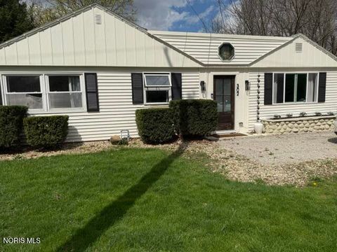 Photo of 302 Kilbourne Street, Sycamore, OH 44882 (MLS # 10006007)