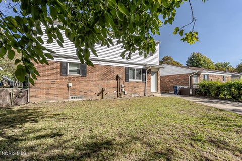 Tiny photo for 808 Butterfield Drive, Toledo, OH 43615 (MLS # 10013993)