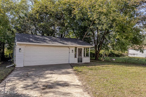 Tiny photo for 808 Butterfield Drive, Toledo, OH 43615 (MLS # 10013993)