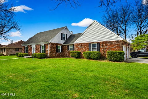 Photo of 1524 Red Bud Drive, Northwood, OH 43619 (MLS # 10009130)