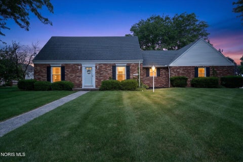 Photo of 1524 Red Bud Drive, Northwood, OH 43619 (MLS # 10009130)