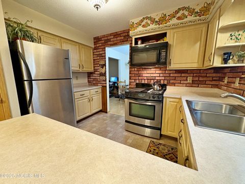 Tiny photo for 818 Lafayette Boulevard, Bowling Green, OH 43402 (MLS # 10001756)