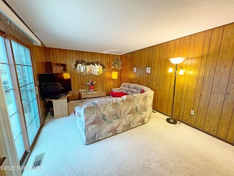Tiny photo for 818 Lafayette Boulevard, Bowling Green, OH 43402 (MLS # 10001756)