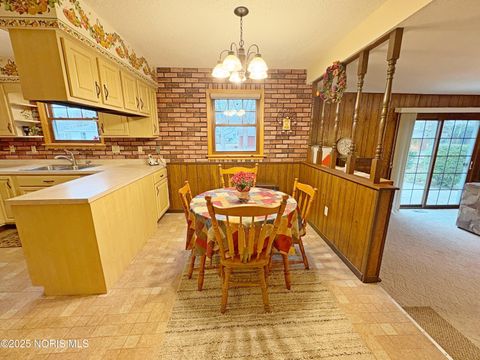 Tiny photo for 818 Lafayette Boulevard, Bowling Green, OH 43402 (MLS # 10001756)