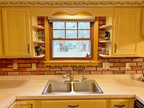 Tiny photo for 818 Lafayette Boulevard, Bowling Green, OH 43402 (MLS # 10001756)