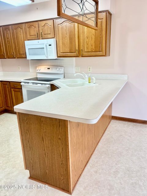 Tiny photo for 4269 Townhouse Drive # D, Oregon, OH 43616 (MLS # 10002388)