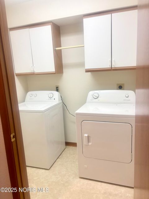 Tiny photo for 4269 Townhouse Drive # D, Oregon, OH 43616 (MLS # 10002388)