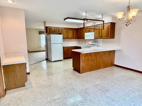 Tiny photo for 4269 Townhouse Drive # D, Oregon, OH 43616 (MLS # 10002388)