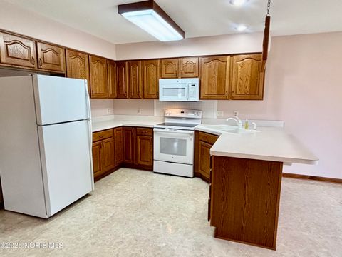 Tiny photo for 4269 Townhouse Drive # D, Oregon, OH 43616 (MLS # 10002388)