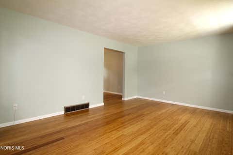 Tiny photo for 2302 Country Squire Lane, Toledo, OH 43615 (MLS # 10009310)