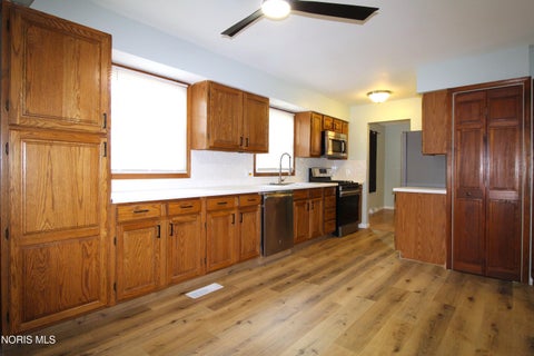Tiny photo for 2302 Country Squire Lane, Toledo, OH 43615 (MLS # 10009310)