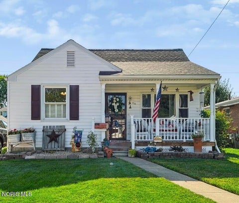 Photo of 213 N Collinwood Avenue, Fremont, OH 43420 (MLS # 10012369)