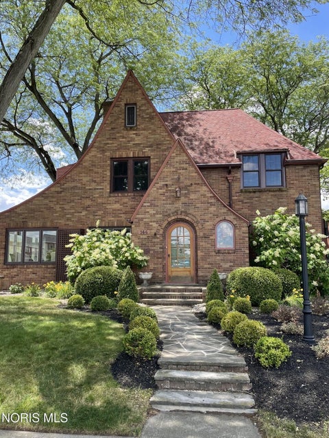 Photo of 144 S Church Street, Bowling Green, OH 43402 (MLS # 10009387)