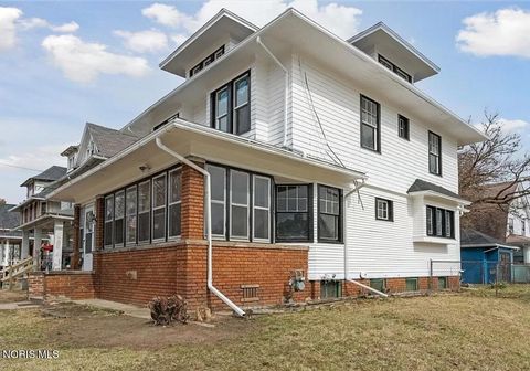 Photo of 2340 Putnam Street, Toledo, OH 43620 (MLS # 10005756)