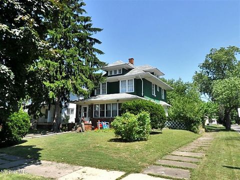 Photo of 2340 Putnam Street, Toledo, OH 43620 (MLS # 10005756)
