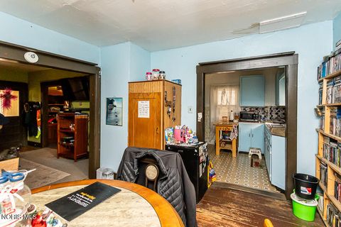 Tiny photo for 2740 Albion Street, Toledo, OH 43610 (MLS # 10006197)