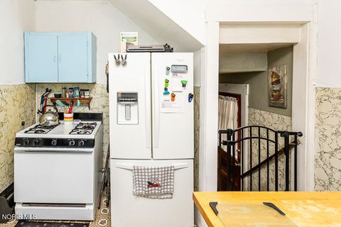 Tiny photo for 2740 Albion Street, Toledo, OH 43610 (MLS # 10006197)