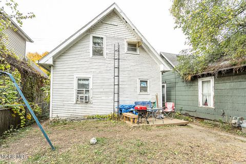 Tiny photo for 2740 Albion Street, Toledo, OH 43610 (MLS # 10006197)