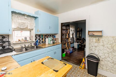 Tiny photo for 2740 Albion Street, Toledo, OH 43610 (MLS # 10006197)