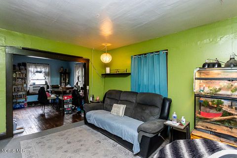 Tiny photo for 2740 Albion Street, Toledo, OH 43610 (MLS # 10006197)