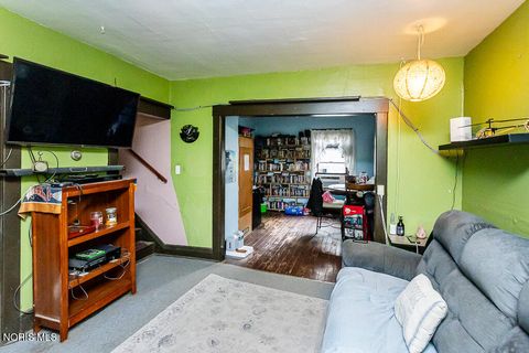 Tiny photo for 2740 Albion Street, Toledo, OH 43610 (MLS # 10006197)