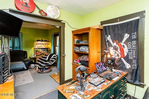 Tiny photo for 2740 Albion Street, Toledo, OH 43610 (MLS # 10006197)