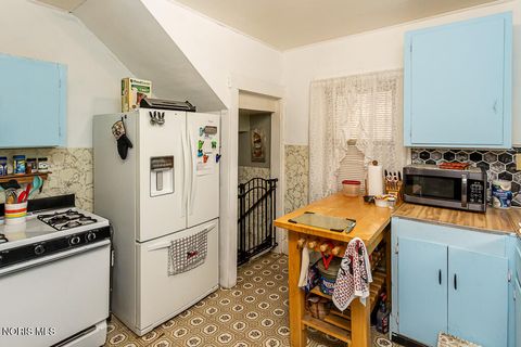 Tiny photo for 2740 Albion Street, Toledo, OH 43610 (MLS # 10006197)