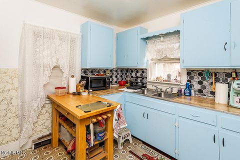 Tiny photo for 2740 Albion Street, Toledo, OH 43610 (MLS # 10006197)