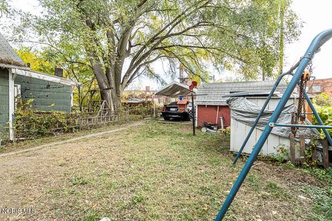 Tiny photo for 2740 Albion Street, Toledo, OH 43610 (MLS # 10006197)