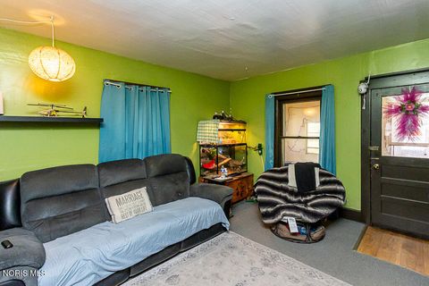 Tiny photo for 2740 Albion Street, Toledo, OH 43610 (MLS # 10006197)