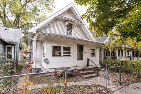 Tiny photo for 2740 Albion Street, Toledo, OH 43610 (MLS # 10006197)