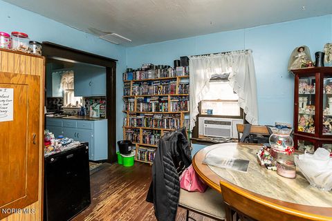 Tiny photo for 2740 Albion Street, Toledo, OH 43610 (MLS # 10006197)